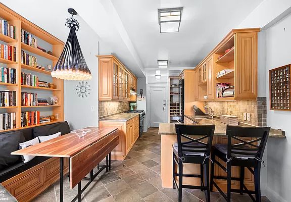 4th image of 315 E 68th St #4G