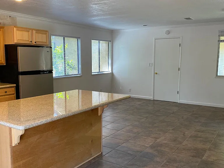 8345 Berg St — Photo 4