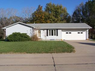 130 Lawrence Rd, Hebron, NE 68370