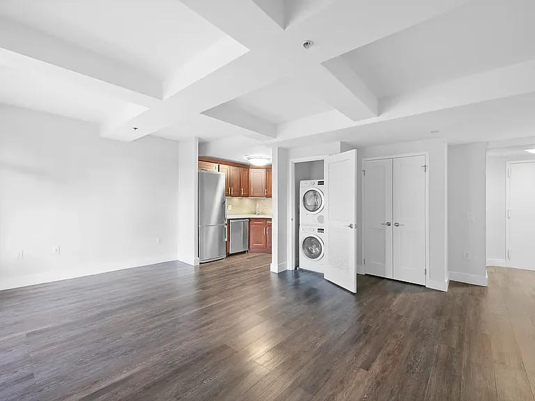 354 E 91st St #1806 — Photo 4
