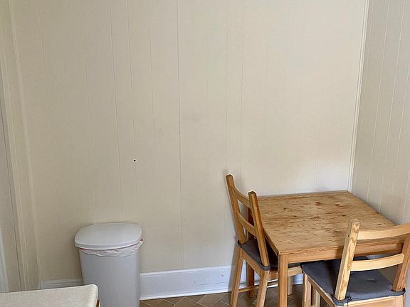 5th image of 33 Woolsey Ave #2