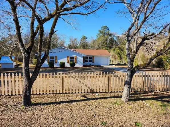 76 Woodland Dr, Phenix City, AL 36869