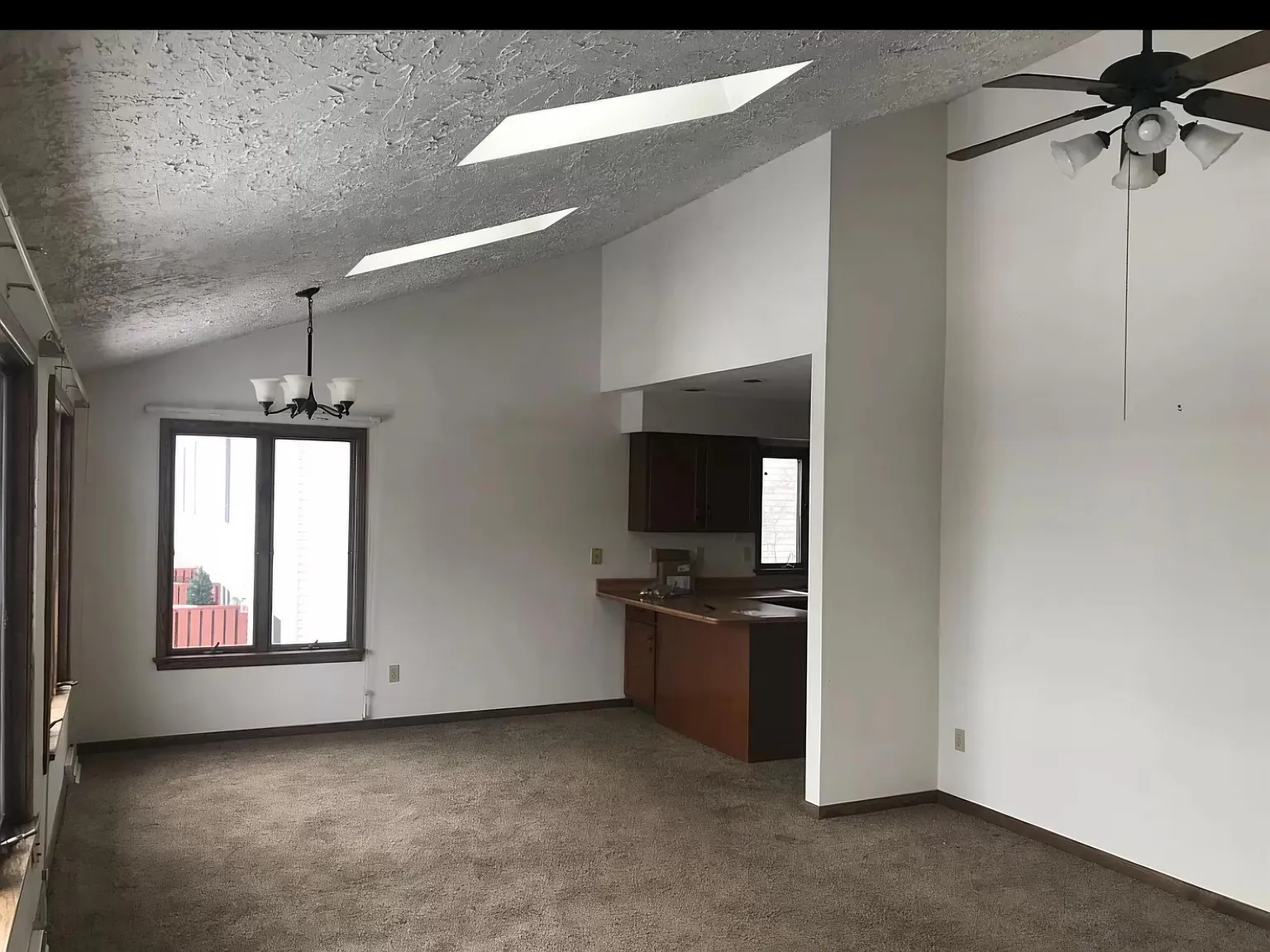 726 West 2nd Street — Photo 2