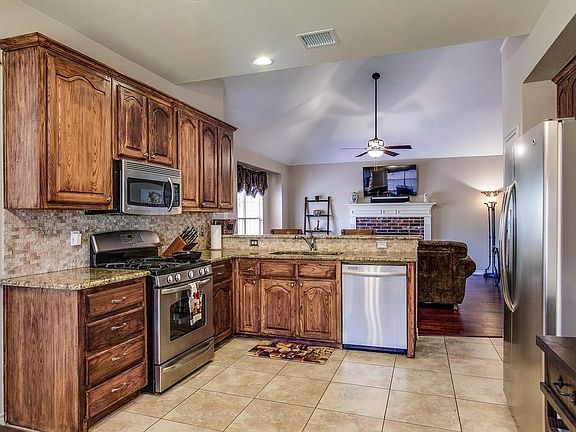 3rd image of 413 Elam Dr
