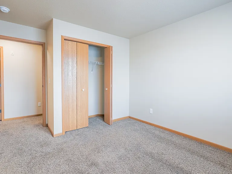 Osgood Townsite Apartment Homes — Photo 10