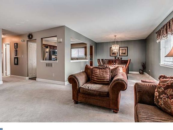 4th image of 54 Flinthill Dr