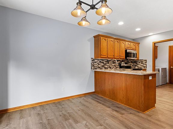 4th image of 104 W Ferndale Dr