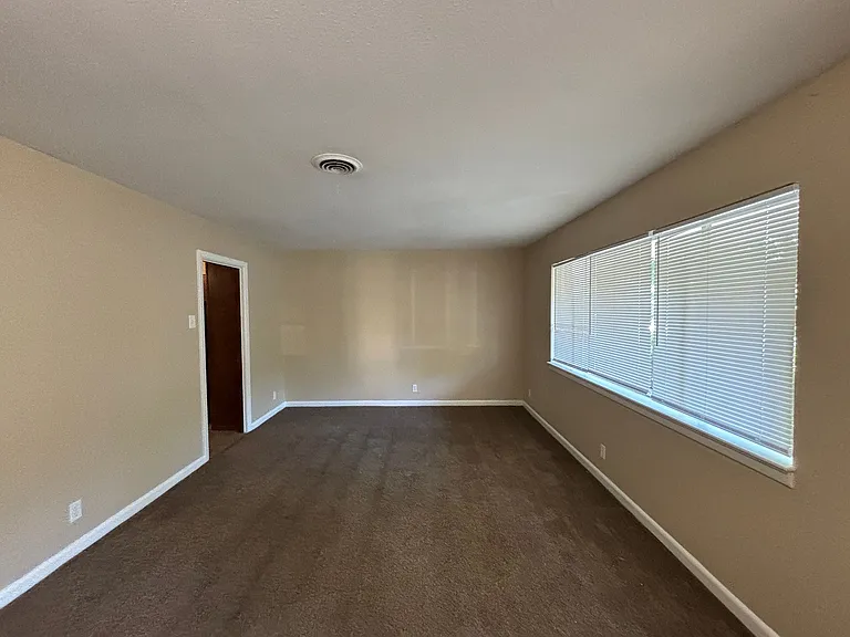 6900 Cloverdale Dr — Photo 18