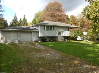 3350 Oakmont Dr, Hubbard, OH 44425