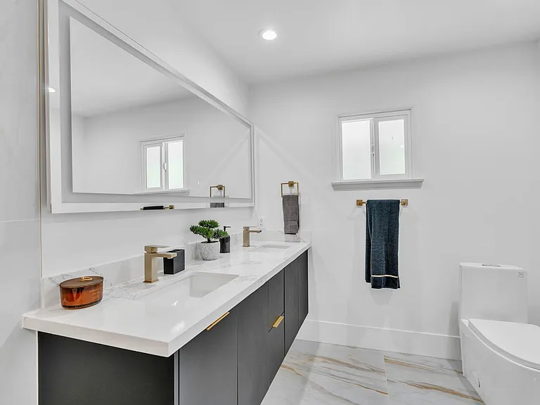 15440 Hamner Dr — Photo 21