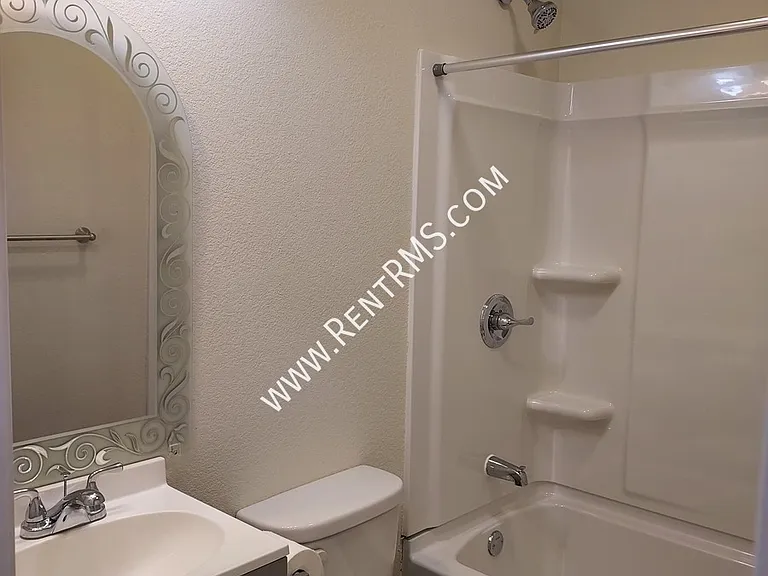 904 SW 33rd St — Photo 11