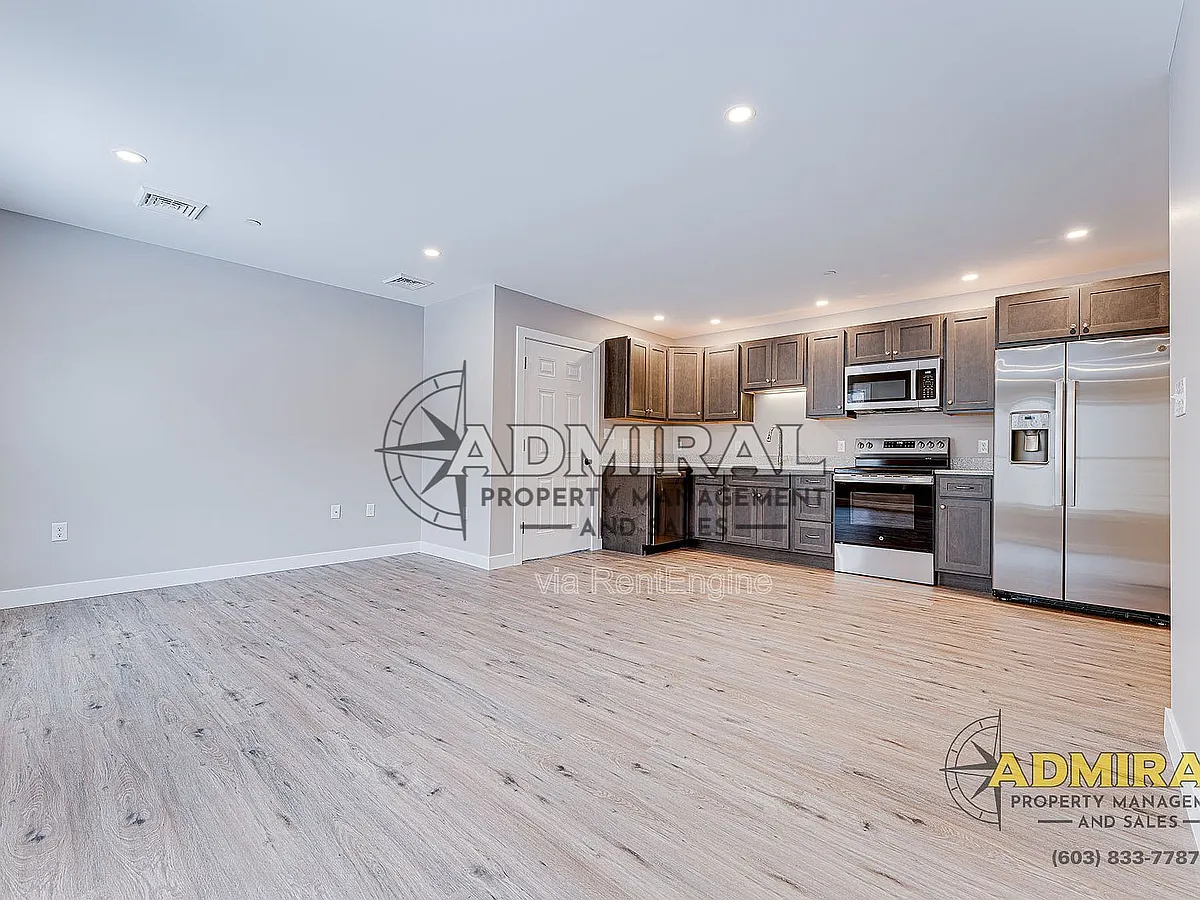 Building Photo - 3 Strafford Rd #2