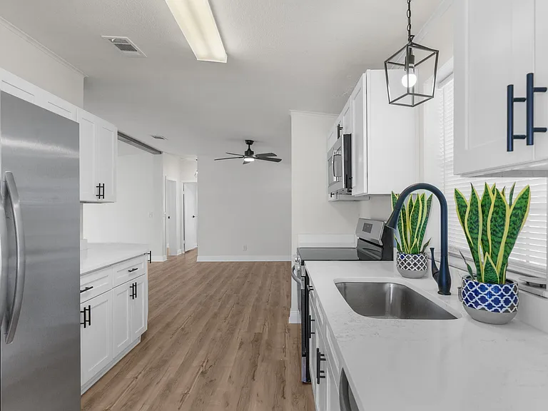 14261 Montclair Dr — Photo 3