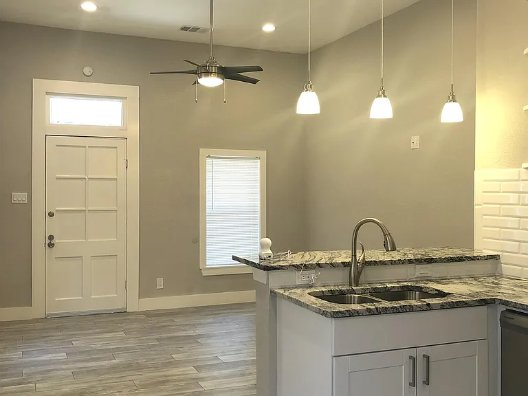 603 Devine St #2 — Photo 7