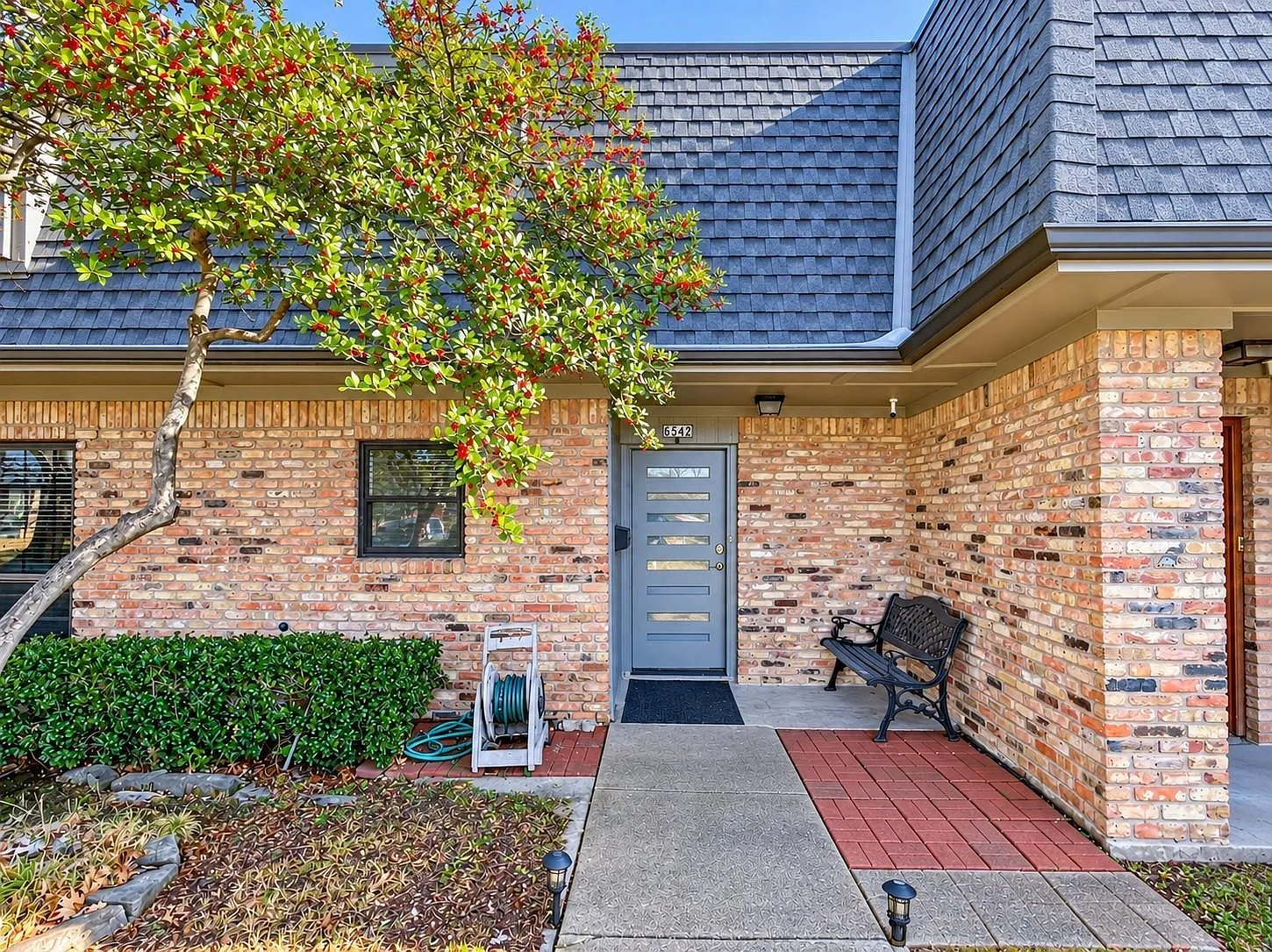 2 bed, 2.5 bath, 1364 sqft, $1,900 — Photo 2