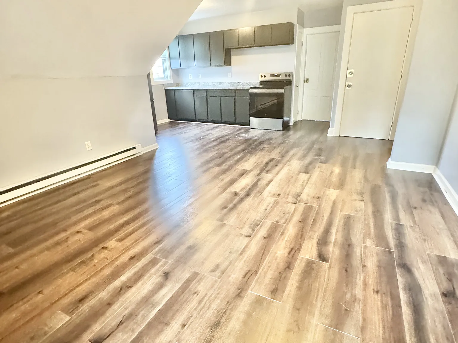 3 bed, 675 sqft, $2,075 — Photo 3