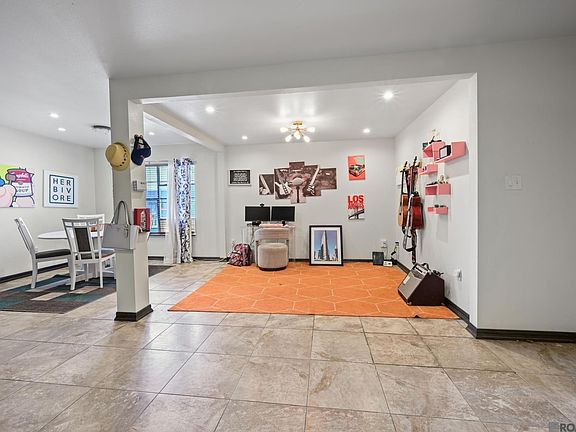 4th image of 17142 Deer Meadow Ave
