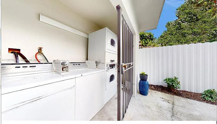 420 SW 14th Ave #1B — Photo 2