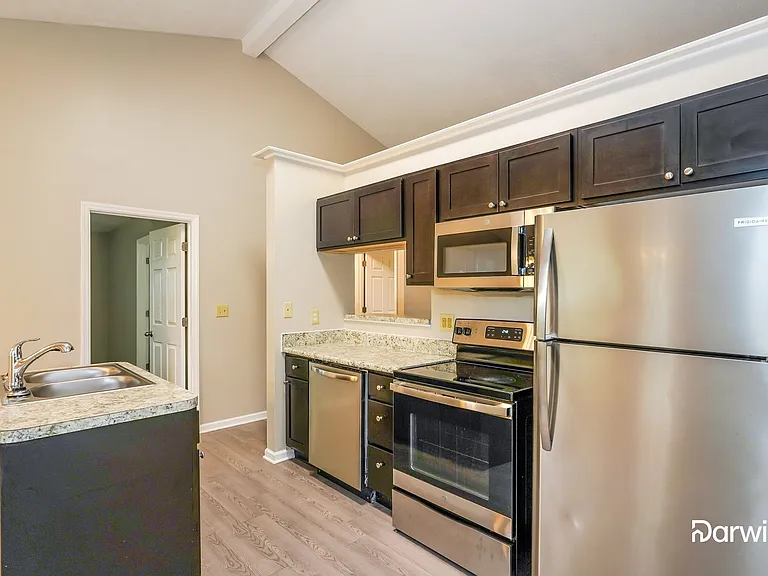 605 N Stonegate Dr — Photo 2