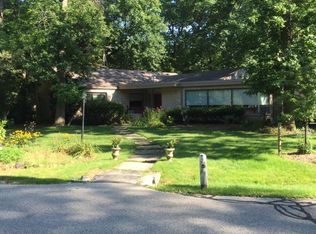 6755 N Lake Dr, Fox Pt, WI 53217