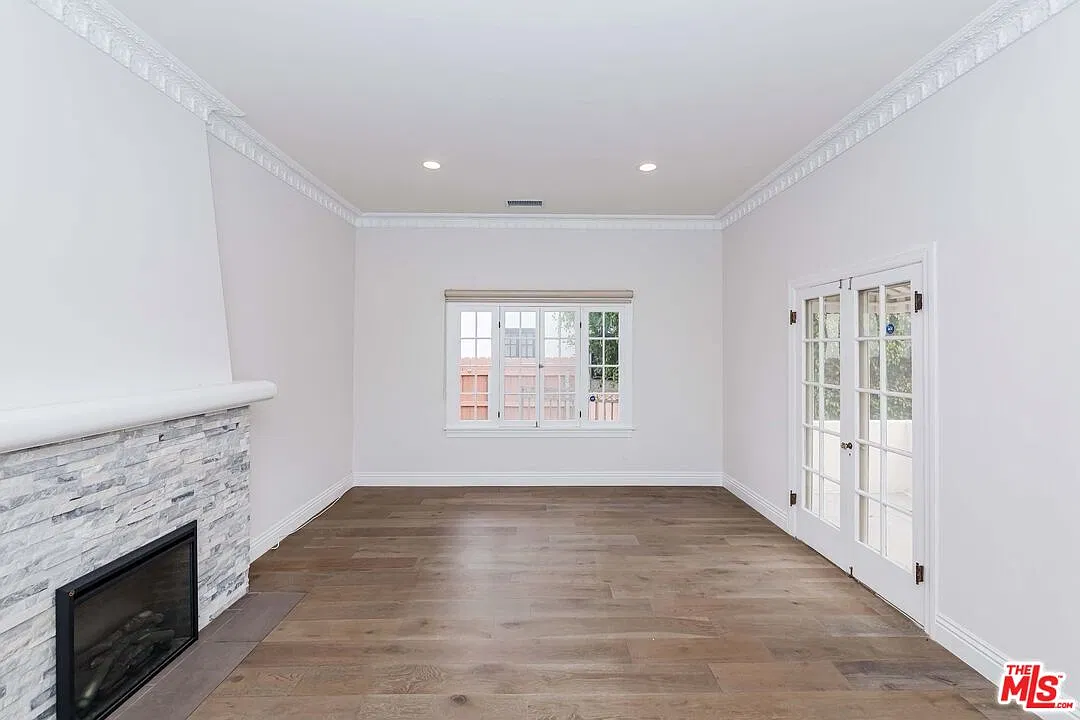 3 bed, 2.0 bath, 1447 sqft, $4,200 — Photo 4
