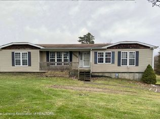 13998 Center Rd, Bath, MI 48808