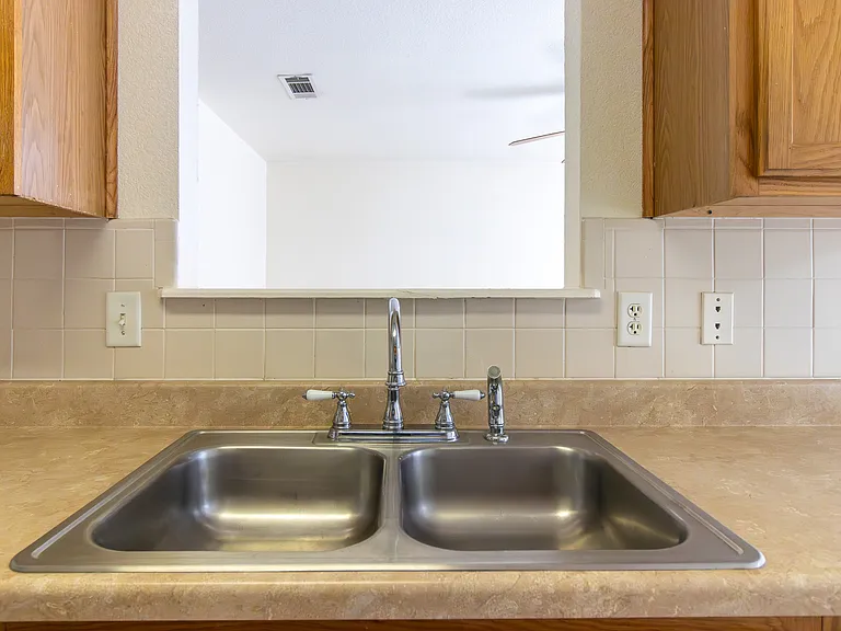 1203 Fox Creek Dr — Photo 12
