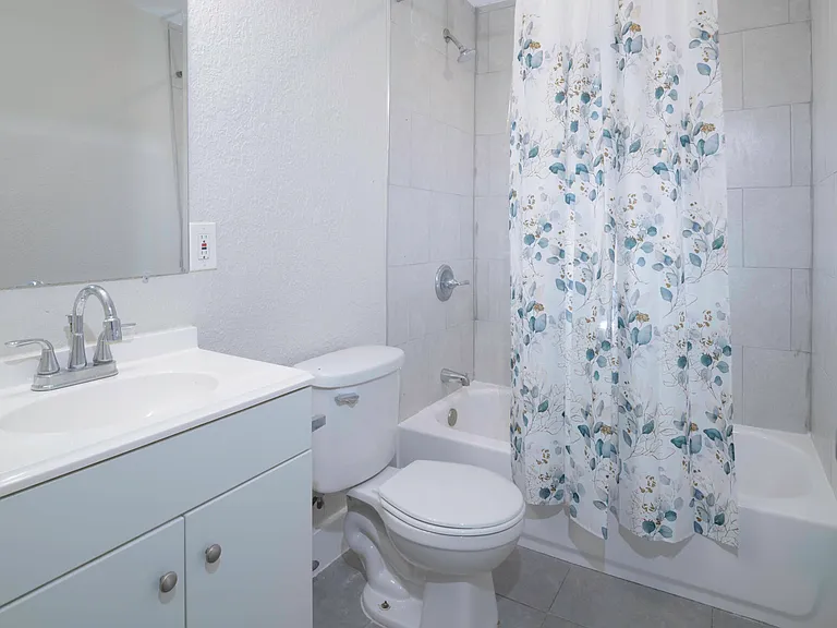 1126 NE 16th Pl #3 — Photo 12
