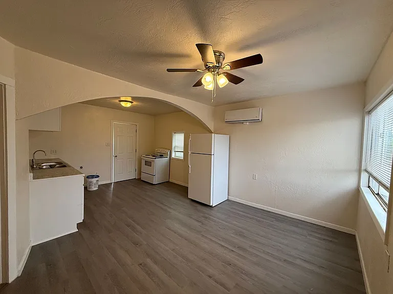 1702 E Brady Ave — Photo 8