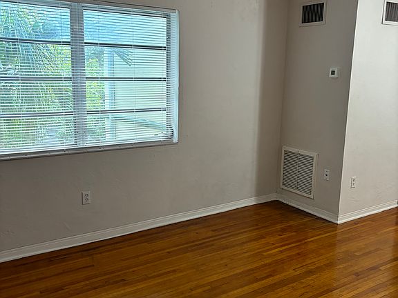 5th image of 233 Phoenetia Ave APT 5