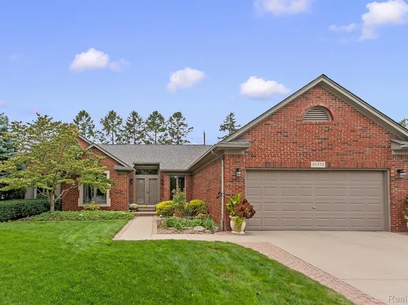 35875 Hawthorne Dr, Clinton Township, MI 48035
