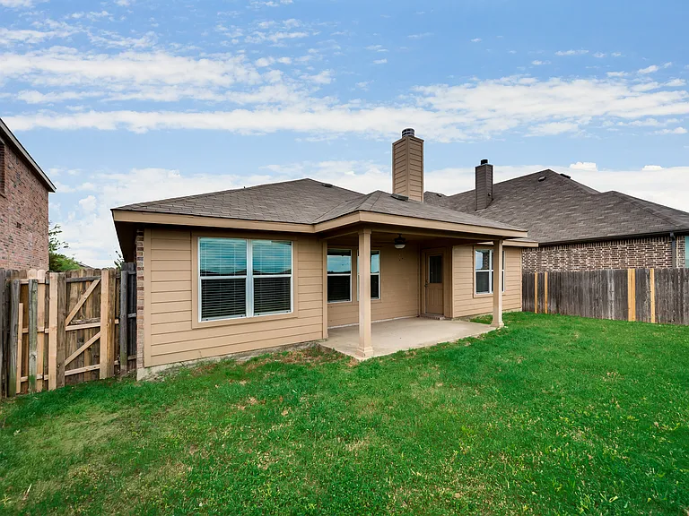 2116 Hartley Dr — Photo 16