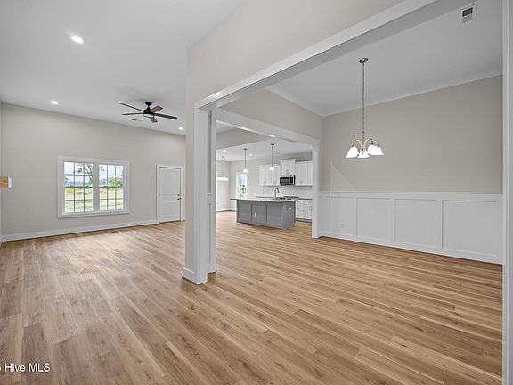 3rd image of 154 Planters Walk Drive