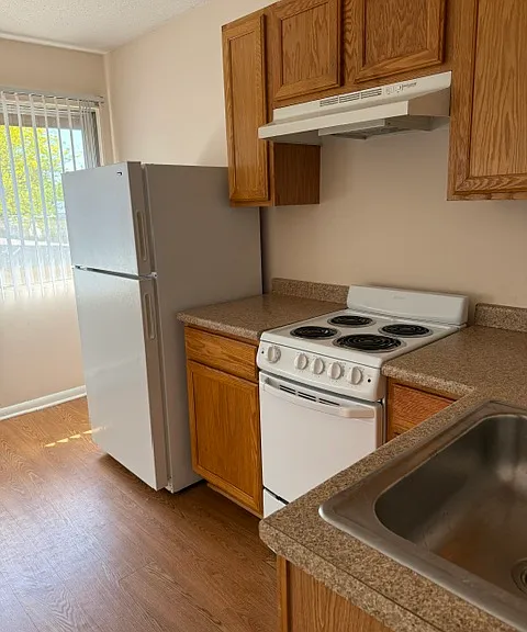 3912 Minnehaha — Photo 5