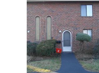172 Wakefield Cir, East Hartford, CT 06118
