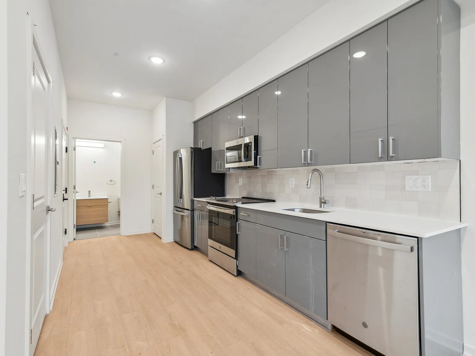 Studio, 439 sqft, $1,420 — Photo 2