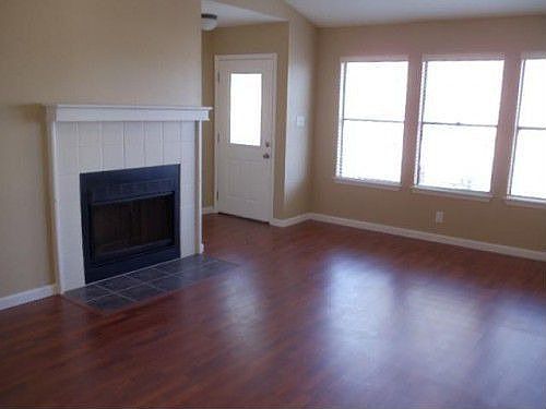 3rd image of 806 Russet Valley Dr