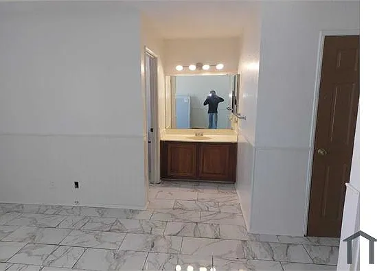 43645 Park Ave — Photo 8