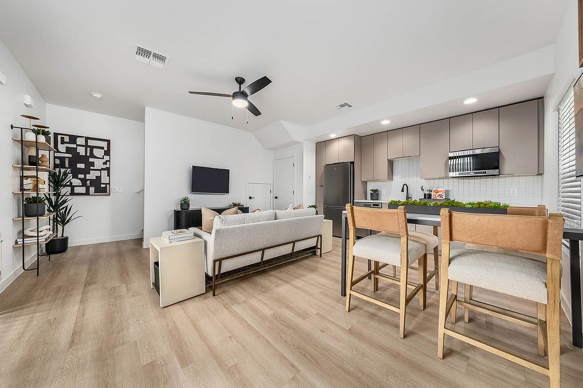 2121 - Living Room