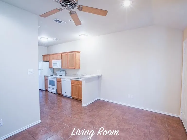 2400 Bryan St — Photo 3