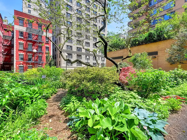 275 W 96th St #25A — Photo 24