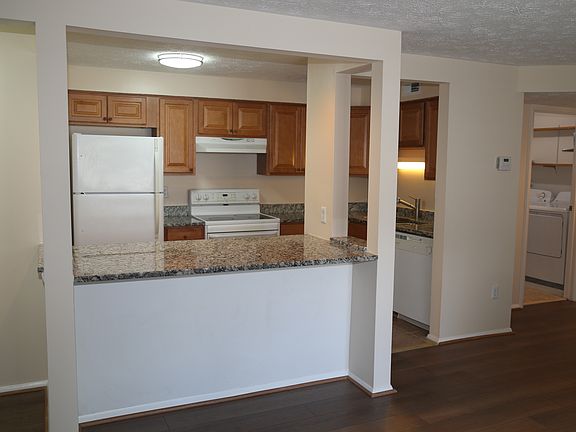 Kitchen - leading to hall, laundry room room on left