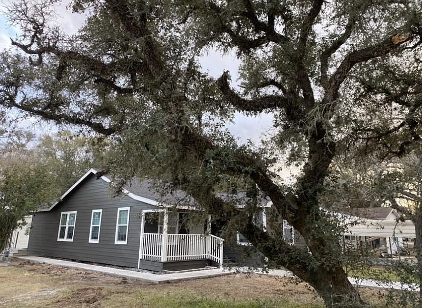 1st image of 201 Mesquite St