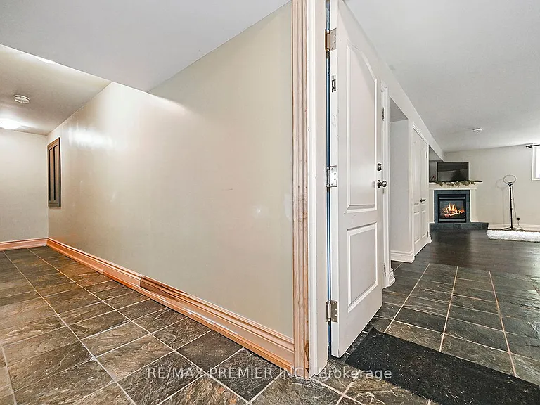916 Scarlett Rd #BASEMENT — Photo 28