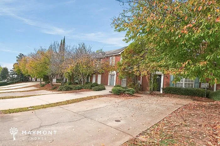 5871 Strathmoor Manor Cir