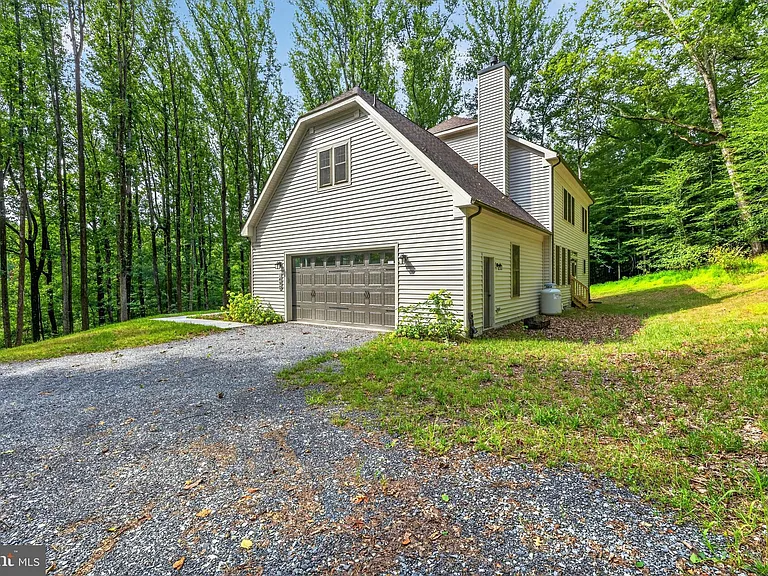 1490 Thurston Rd — Photo 4