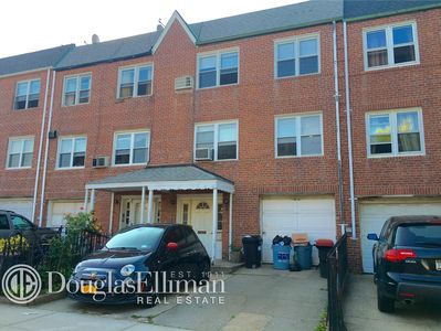 2114 Steinway St, Long Island City, NY, 11105
