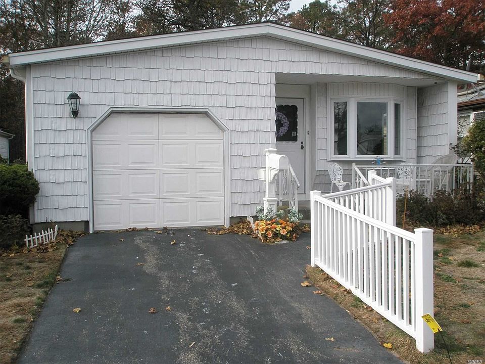 1st image of 165 Village Cir W