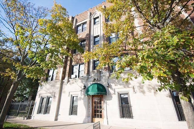 1st image of 948 W Cuyler Ave APT 102