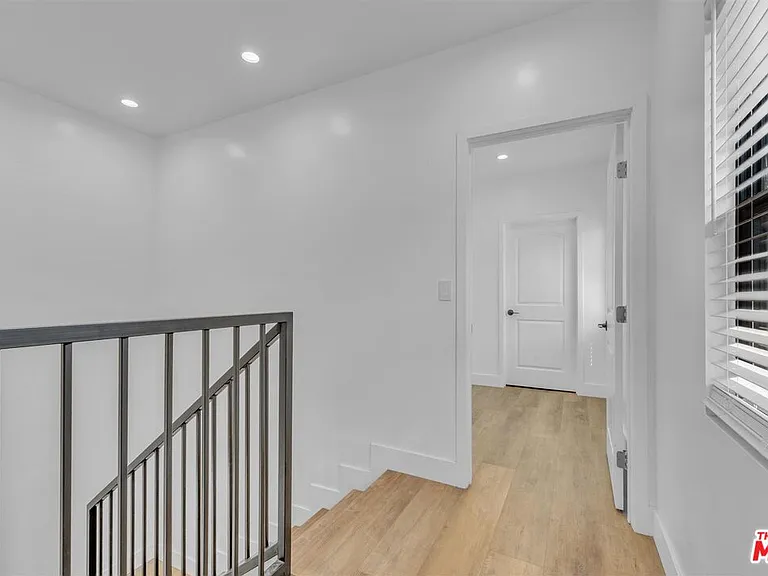 14121 Califa St — Photo 41